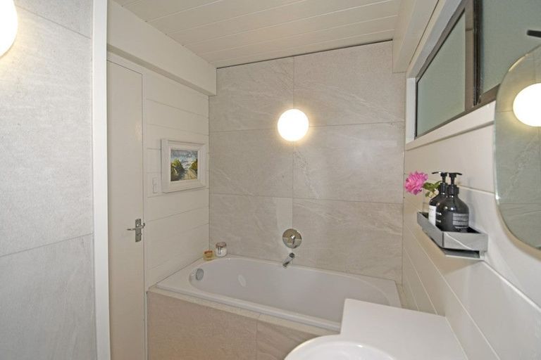 Photo of property in 47 Grand View Road, Leigh, 0985