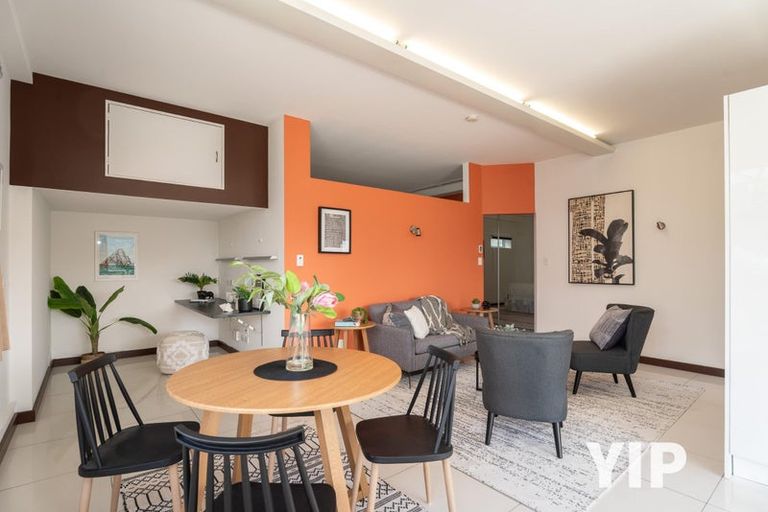 Photo of property in 41a Tamworth Crescent, Newlands, Wellington, 6037