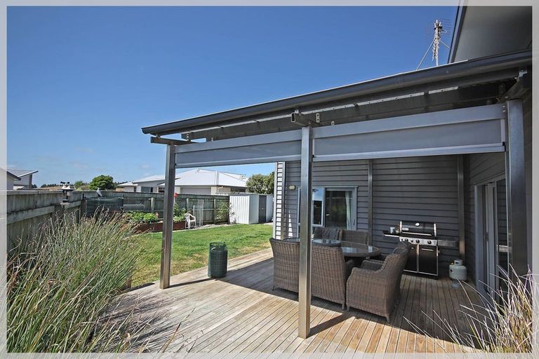 Photo of property in 10 Story Street, Foxton Beach, Foxton, 4815