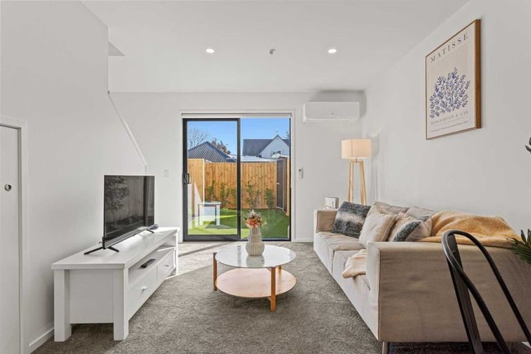 Photo of property in 14/10 Fathom Place, Te Atatu Peninsula, Auckland, 0610