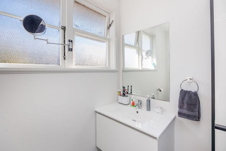 Photo of property in 2 Avon Terrace, Roslyn, Palmerston North, 4414