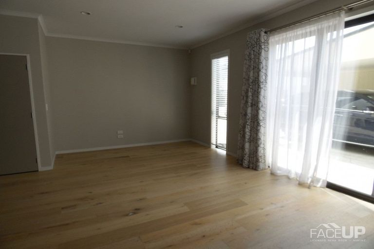 Photo of property in 213 Hobsonville Point Road, Hobsonville, Auckland, 0616