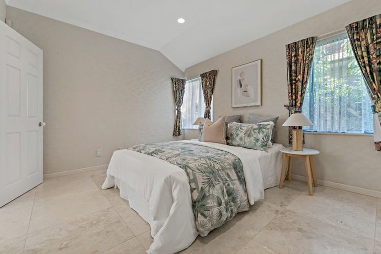 Photo of property in 15 Tumbridge Place, Somerville, Auckland, 2014