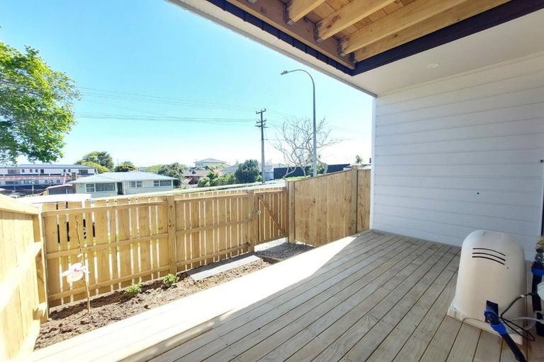 Photo of property in 1/10 Newington Road, Henderson, Auckland, 0612