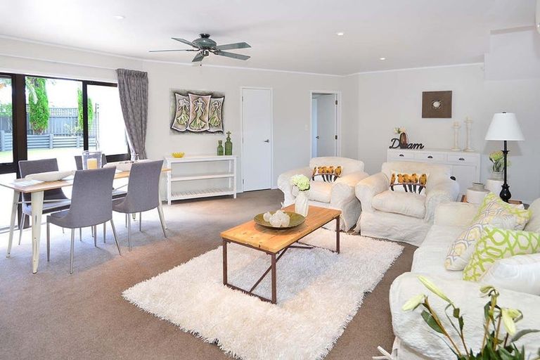 Photo of property in 31 Ronald Macken Place, Windsor Park, Auckland, 0632