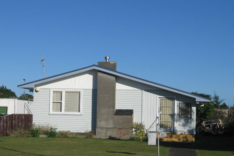 Photo of property in 24 Mazengarb Road, Paraparaumu Beach, Paraparaumu, 5032