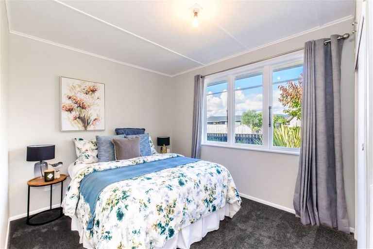 Photo of property in 1 Hadfield Place, Paraparaumu Beach, Paraparaumu, 5032