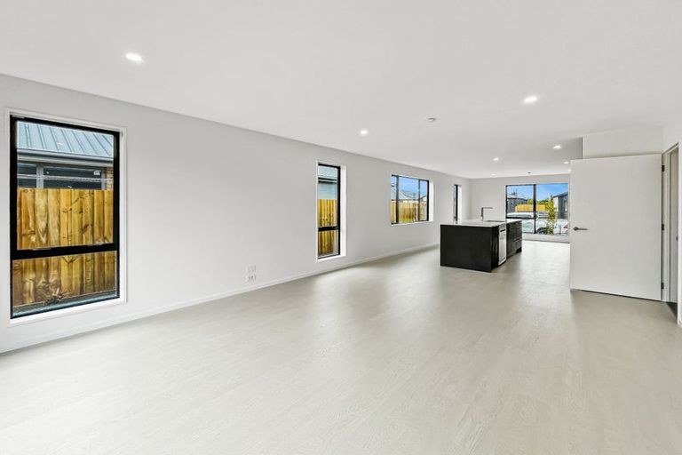 Photo of property in 35 Bill Hammond Drive, Belfast, 8051