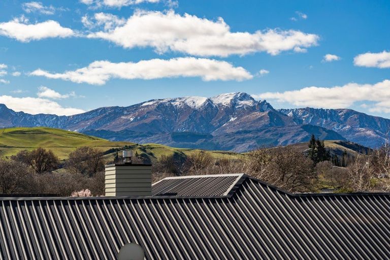 Photo of property in 9 Bridesdale Drive, Lake Hayes, Queenstown, 9304