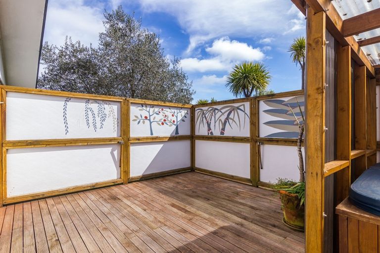 Photo of property in 106 Tamatea Road, Taupo, 3330