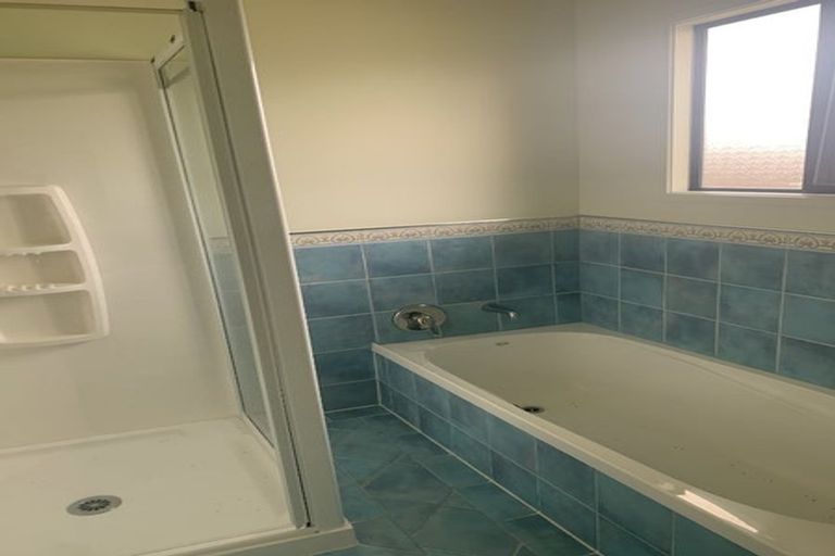 Photo of property in 1 Kittiwake Drive, Schnapper Rock, Auckland, 0632