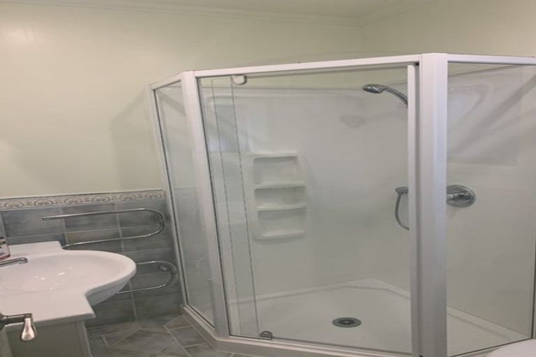 Photo of property in 1 Kittiwake Drive, Schnapper Rock, Auckland, 0632