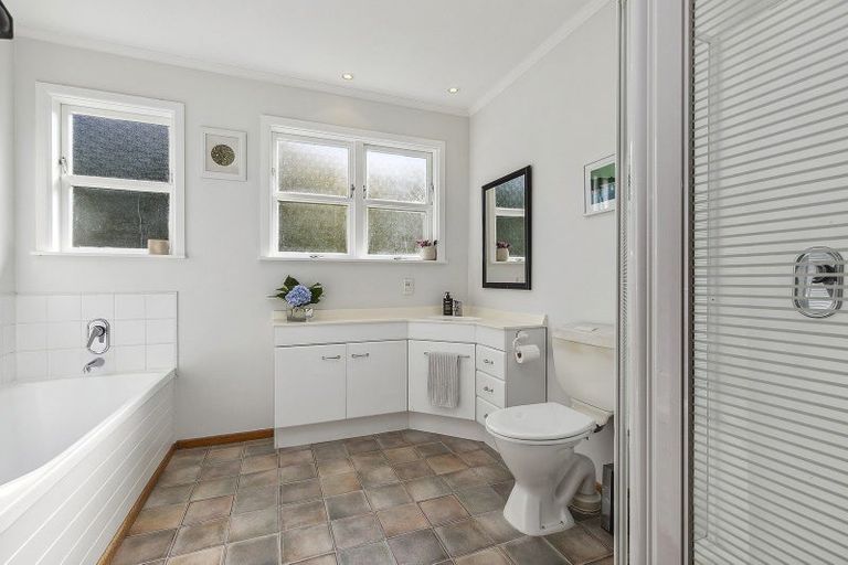 Photo of property in 21 Waikare Street, Karori, Wellington, 6012