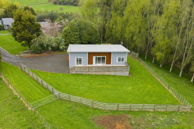 Photo of property in 35 Oram Drive, Turitea, Palmerston North, 4472