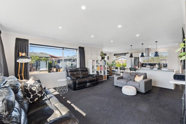 Photo of property in 16 Lockhart Avenue, Milson, Palmerston North, 4414