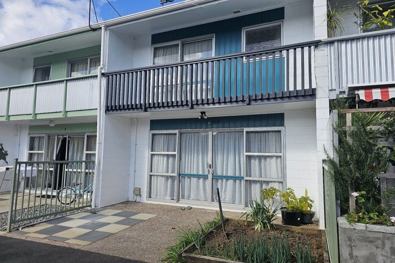 Photo of property in 2/5 Second Avenue, Avenues, Whangarei, 0110