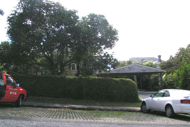 Photo of property in 2 Glade Place, Birkenhead, Auckland, 0626