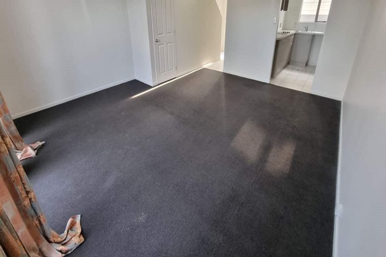 Photo of property in 26/3 Hulme Place, Henderson, Auckland, 0612