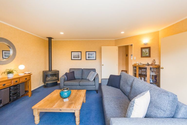 Photo of property in 84 Parnell Heights, Kelvin Grove, Palmerston North, 4414