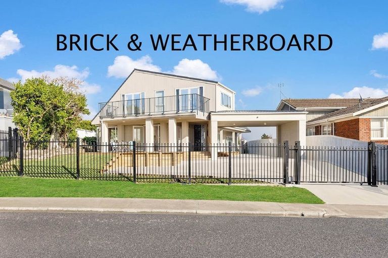 Photo of property in 16 Paisley Street, Mellons Bay, Auckland, 2014