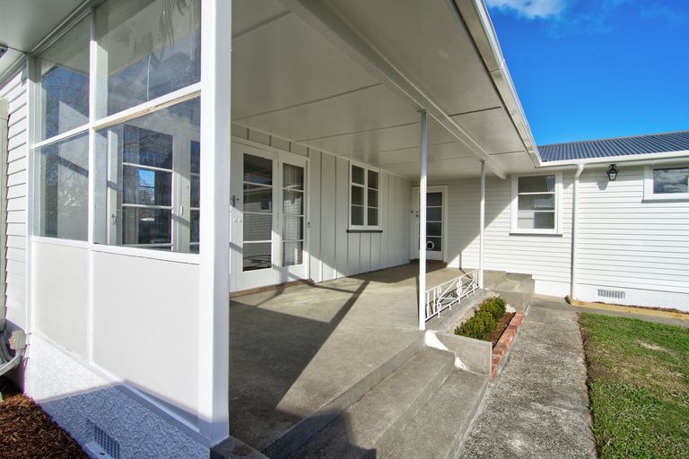 Photo of property in 15 Jones Place, Masterton, 5810