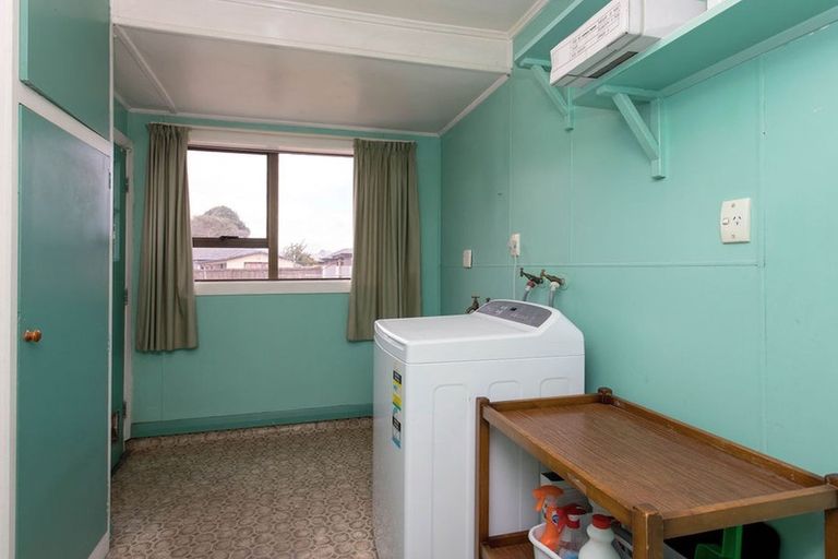 Photo of property in 19 Avro Crescent, Hornby, Christchurch, 8042