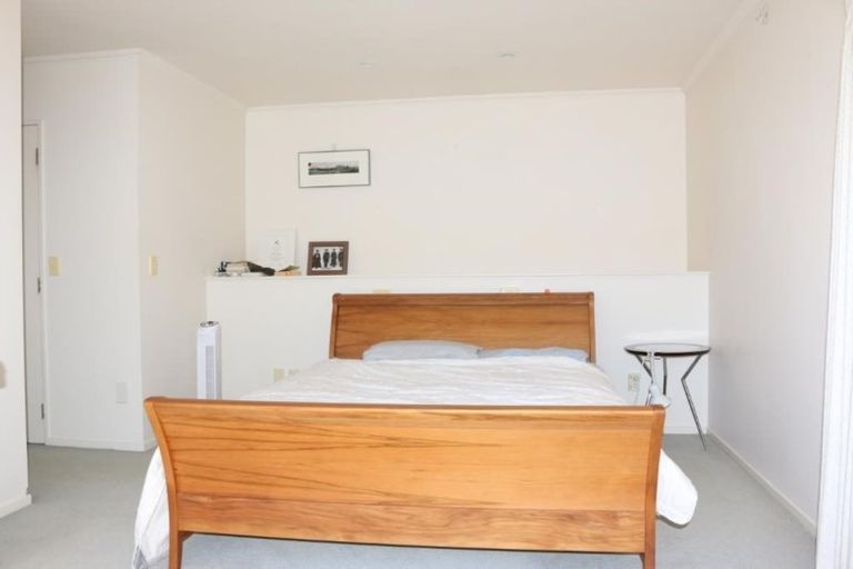 Photo of property in 2/17 Havenwood Place, Birkenhead, Auckland, 0626