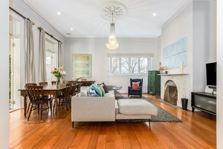 Photo of property in 13 Tinakori Road, Thorndon, Wellington, 6011