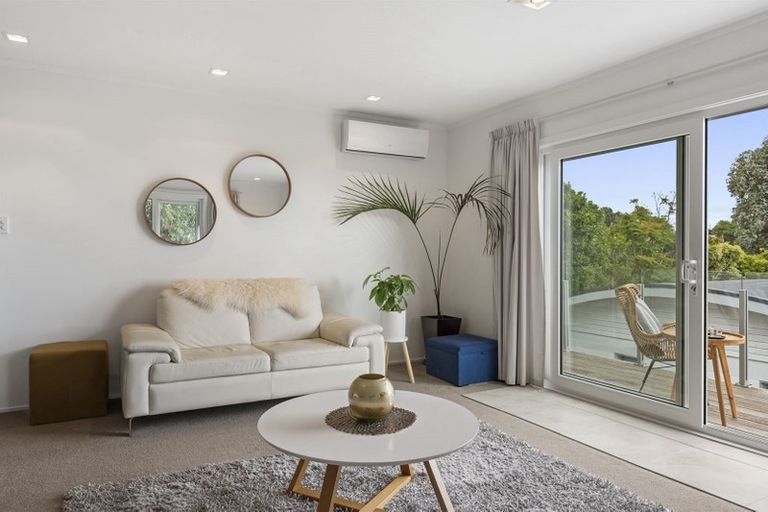 Photo of property in 2/40 Beulah Avenue, Rothesay Bay, Auckland, 0630