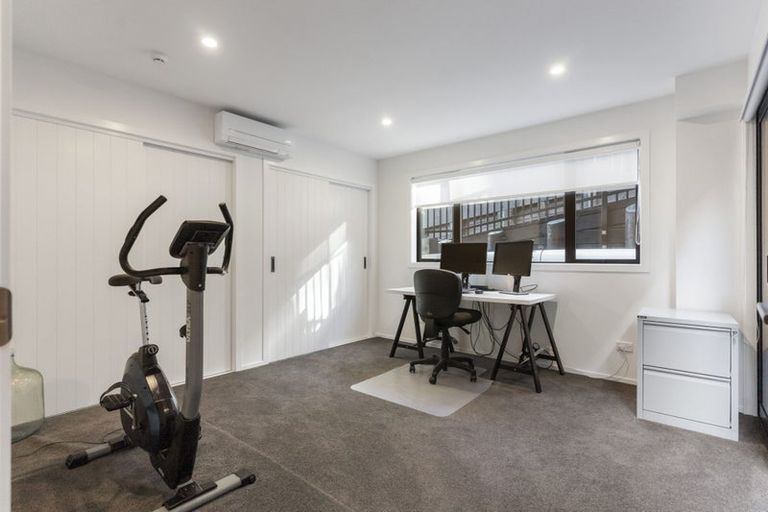 Photo of property in 39a Hyde Road, Rothesay Bay, Auckland, 0630