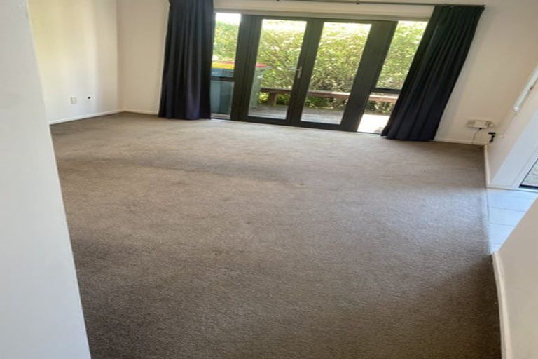 Photo of property in 54 Provence Esplanade, Te Atatu Peninsula, Auckland, 0610