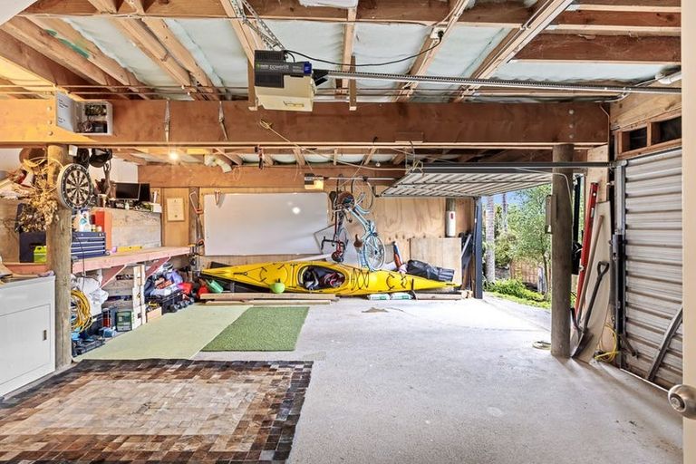 Photo of property in 141 Matipo Road, Te Atatu Peninsula, Auckland, 0610