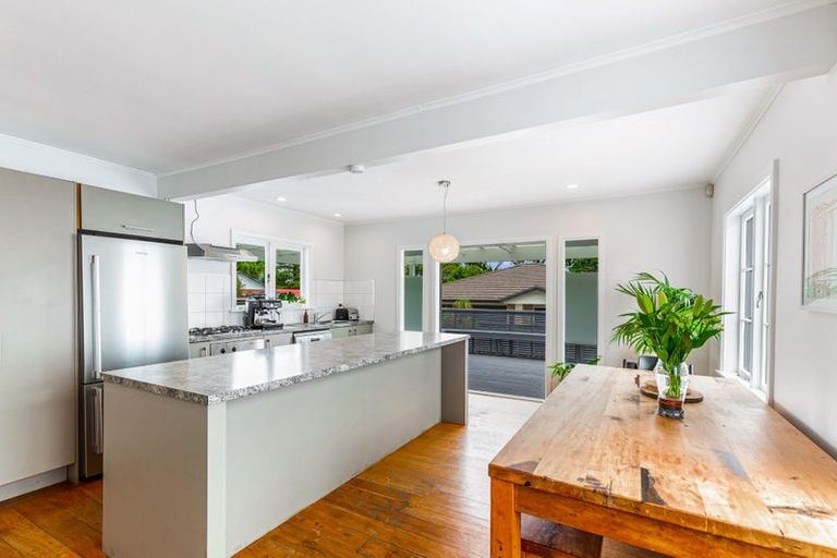 Photo of property in 51 Matipo Road, Te Atatu Peninsula, Auckland, 0610