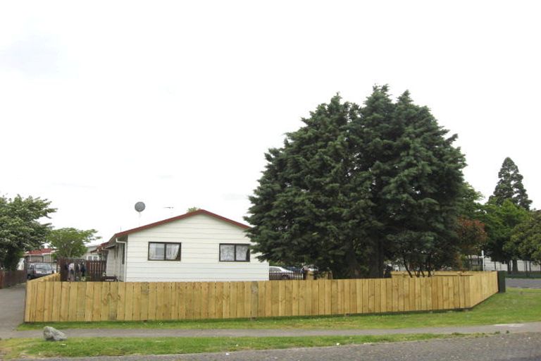 Photo of property in 1/52 Station Road, Takanini, 2112