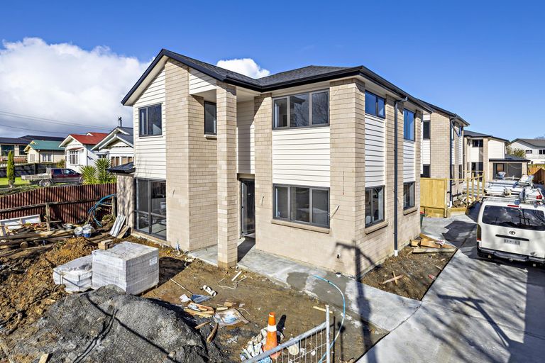 Photo of property in 1/14 Milton Road, Orewa, 0931
