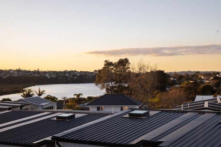 Photo of property in 17 Paetai Lane, Te Atatu Peninsula, 0610