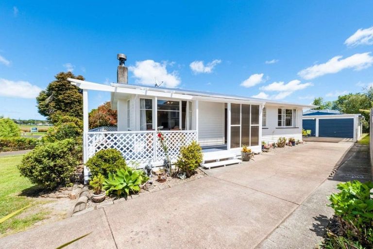 Photo of property in 31 Essex Street, Te Atatu South, Auckland, 0610