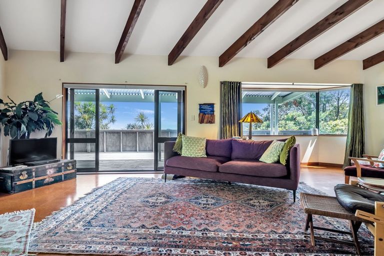 Photo of property in 117 Seaview Road, Piha, New Lynn, 0772
