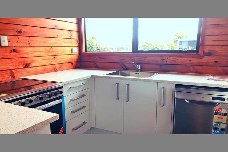 Photo of property in 49 Larnoch Road, Henderson, Auckland, 0610