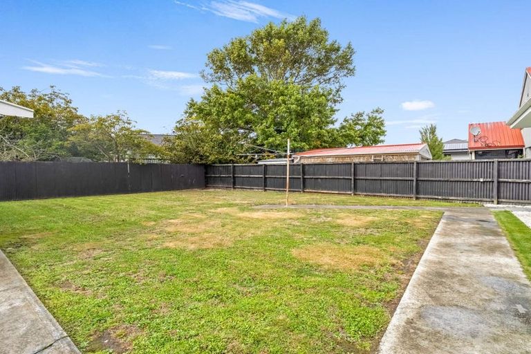 Photo of property in 94 Avondale Road, Avondale, Christchurch, 8061