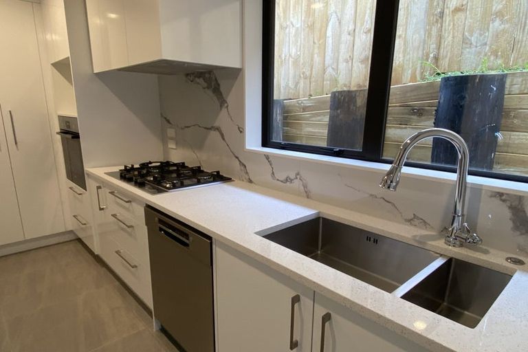 Photo of property in 44b Cheval Drive, Totara Vale, Auckland, 0629