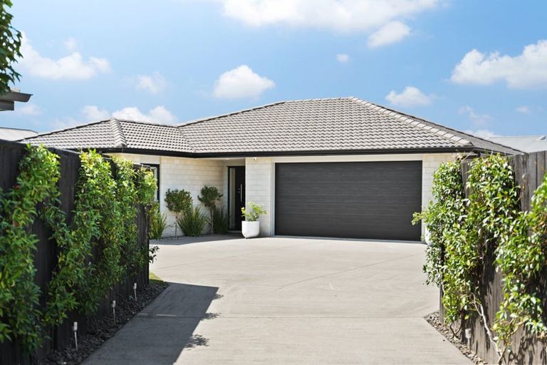 Photo of property in 1 Hebe Crescent, Papamoa Beach, Papamoa, 3118