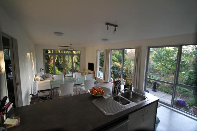 Photo of property in 32 Pupuke Road, Hillcrest, Auckland, 0627