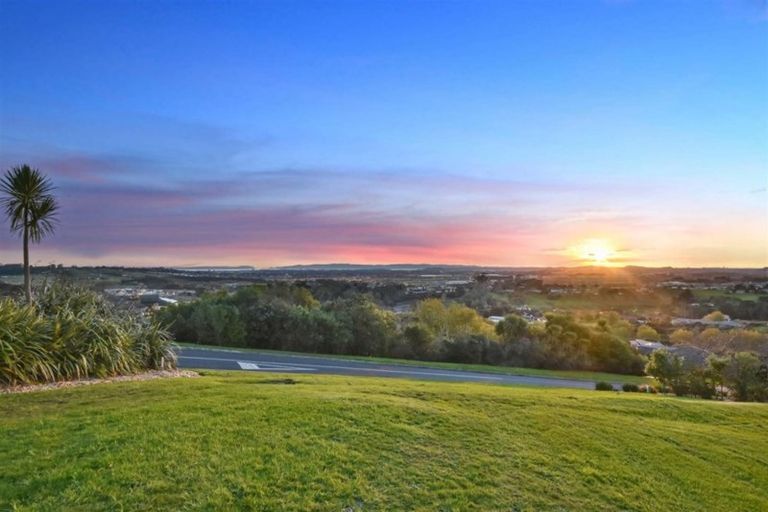 Photo of property in 1 Coronet Lane, Flat Bush, Auckland, 2019