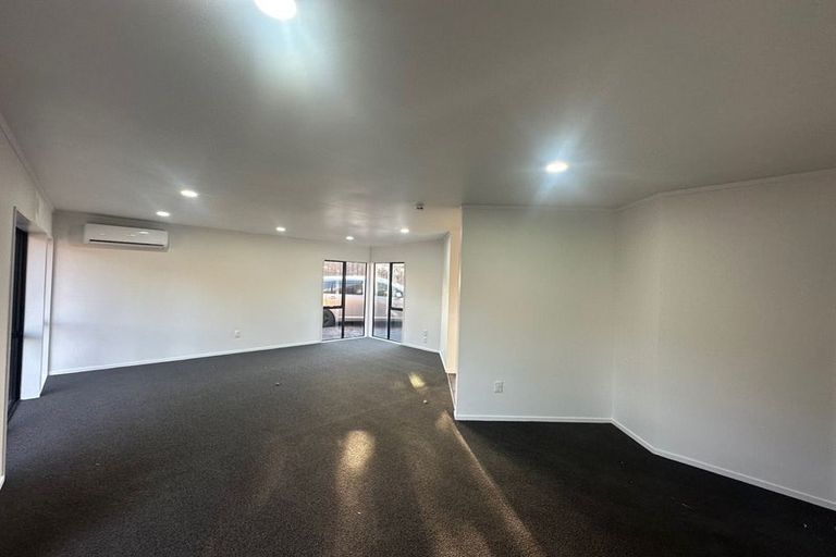 Photo of property in 155 Botany Road, Botany Downs, Auckland, 2010