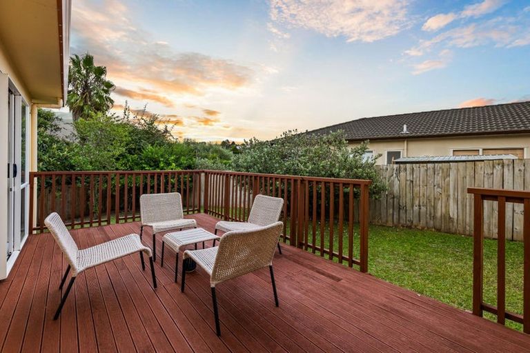 Photo of property in 13 Ginders Drive, Massey, Auckland, 0614