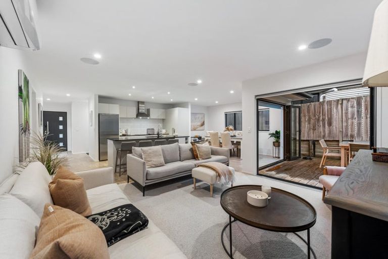 Photo of property in 30 Accolage Boulevard, Kumeu, 0810
