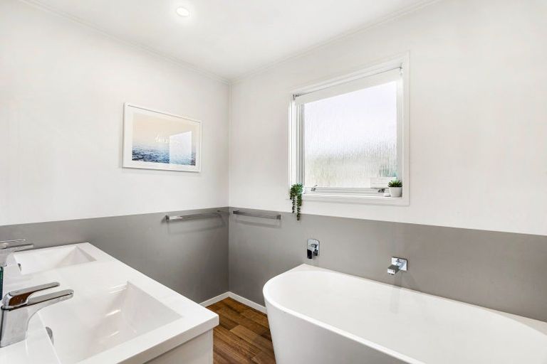 Photo of property in 11 Holyrood Street, Taradale, Napier, 4112