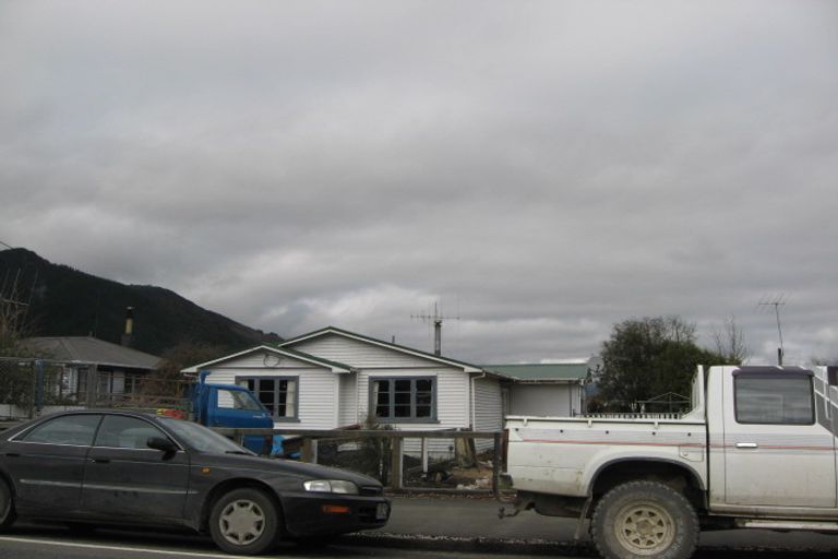 Photo of property in 72 Waller Street, Murchison, 7007