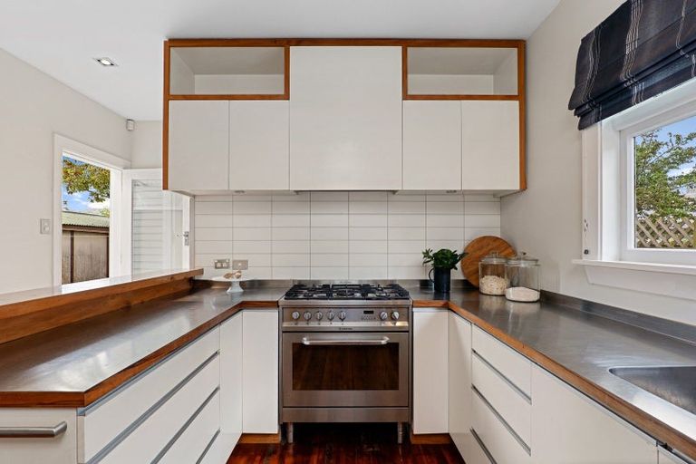 Photo of property in 9 Reeves Road, Opawa, Christchurch, 8023